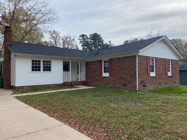 Primary Photo - 4 Bedroom, 2 Bathroom House in High Point!