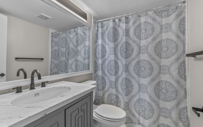 Building Photo - 809 Hampstead Ct