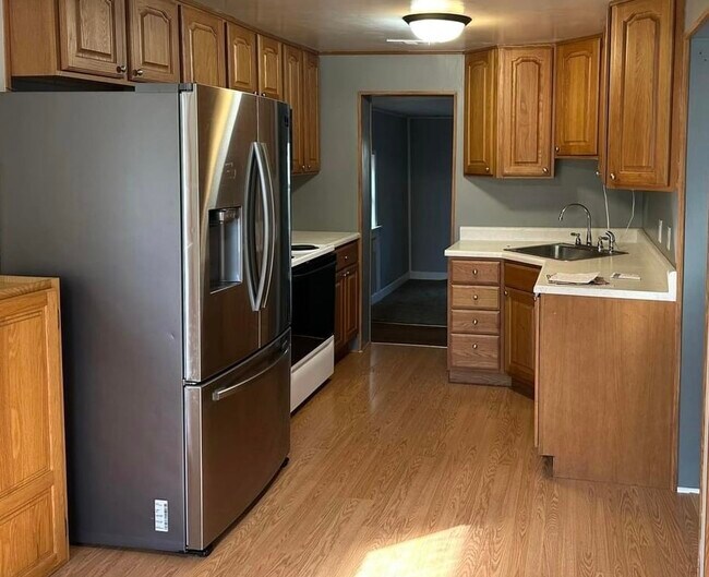 Building Photo - 417 N John St