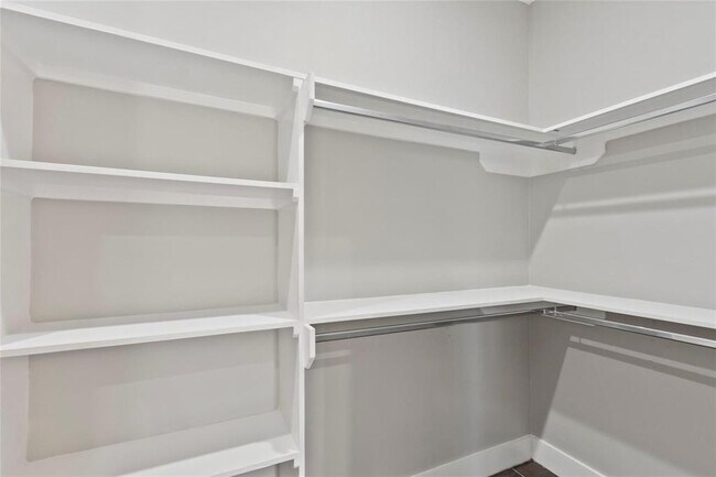 Building Photo - 5506 Pershing St