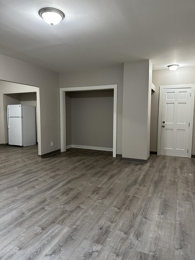 Building Photo - 1101 Elm St