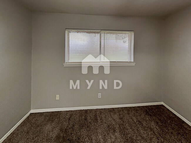 Building Photo - 3818 Heatherbrook Dr