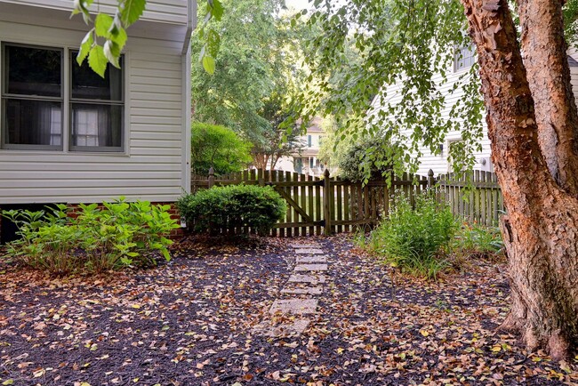 Building Photo - Woods of Tabb Home on a Quiet Street.