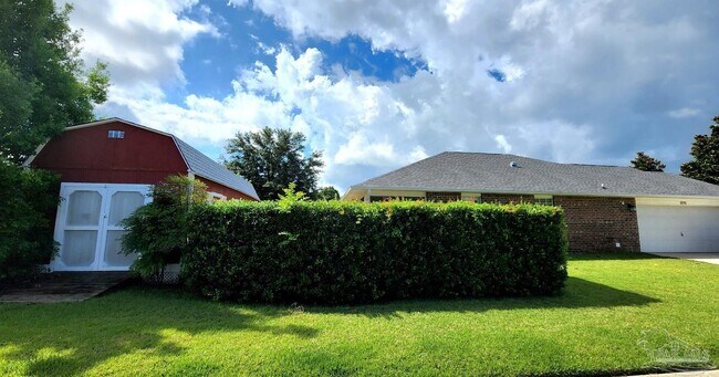 Building Photo - 876 Miramar Dr