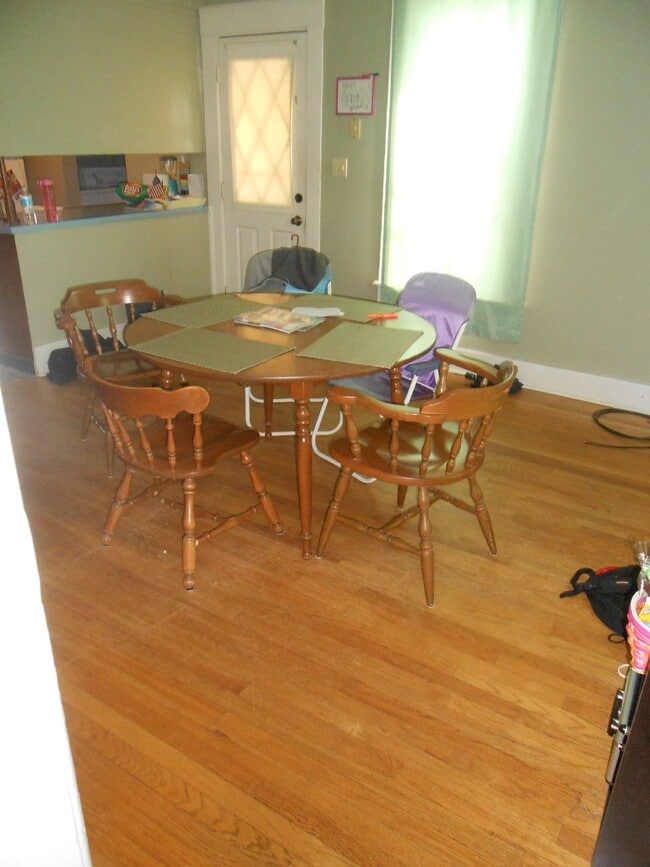 Building Photo - 3 Bed 1 Bath close to UWEC! Available June 1st 2025