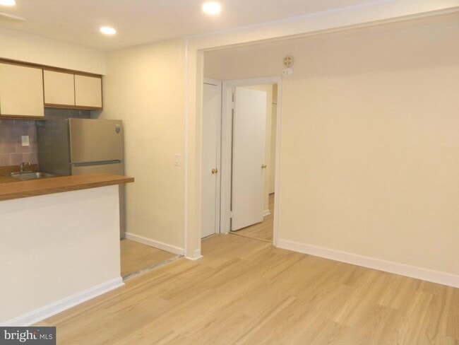 Building Photo - 513 12th St NE