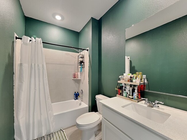 Building Photo - 2605 Conroe Rd