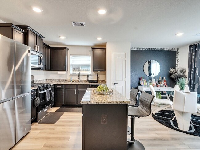 Building Photo - 412 Maple Fawn Dr