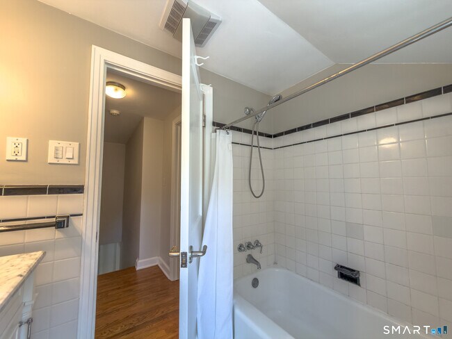 Building Photo - 65 Buell St