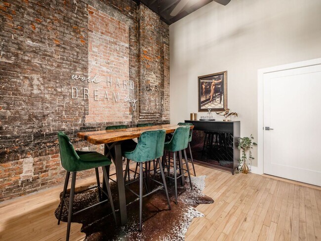 Building Photo - The Lofts at 44