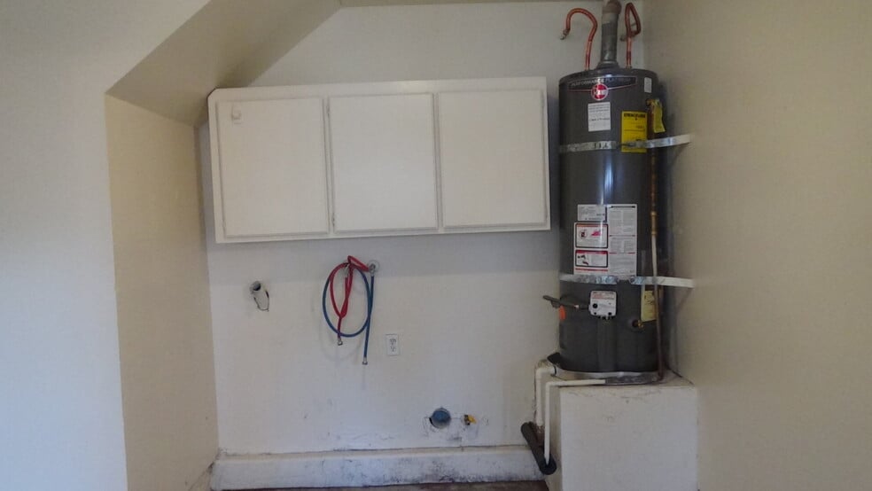 Building Photo - 701 Summerwood Ln