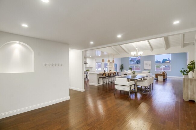 Building Photo - Beautiful Home in the Heart of Point Loma