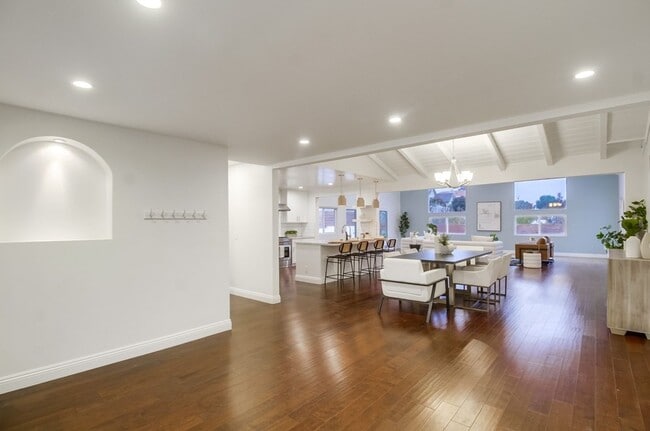 Building Photo - Beautiful house in heart of Point Loma