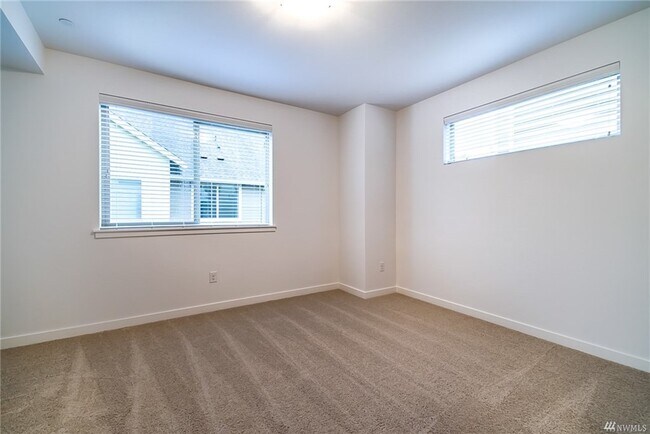 Building Photo - 15723 NE 14th Ter