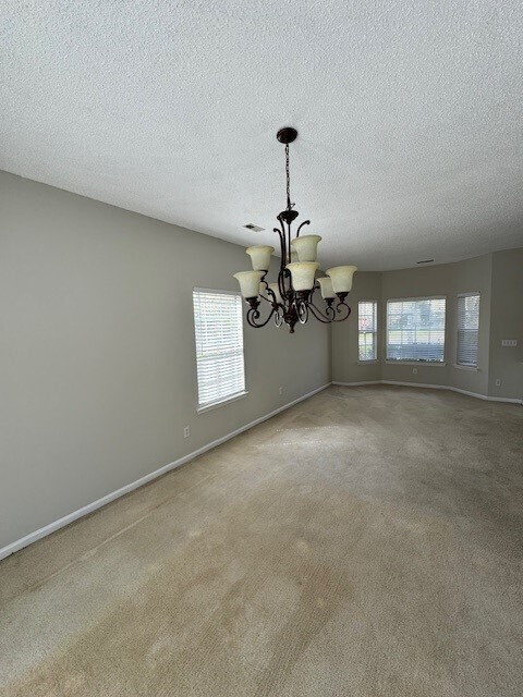 Building Photo - Charming 4-Bedroom Home