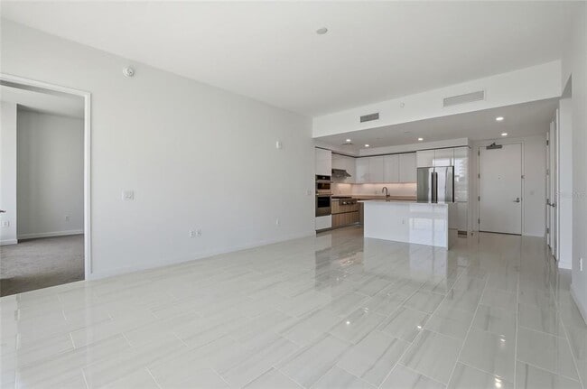 Building Photo - 400 Central Ave