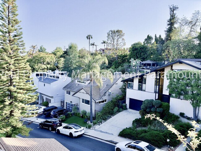 Building Photo - Furnished Brentwood Hills Retreat with Tim...