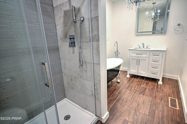 Building Photo - 628 Hudson St