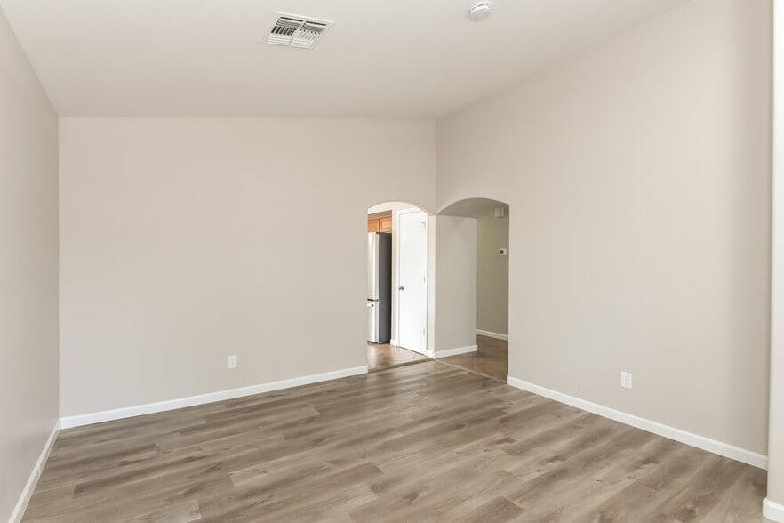 Building Photo - 11509 W Shaw Butte Dr