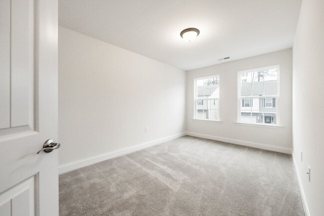 Building Photo - Beautiful 3 bedroom, 2.5 bath townhome in Shephard's Square!