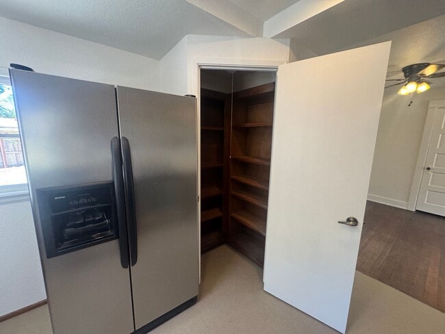 Building Photo - 3 Bedroom, 2 Bath Home for Lease