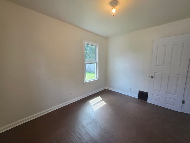 Building Photo - 2 Bedroom 1 Bath 44314