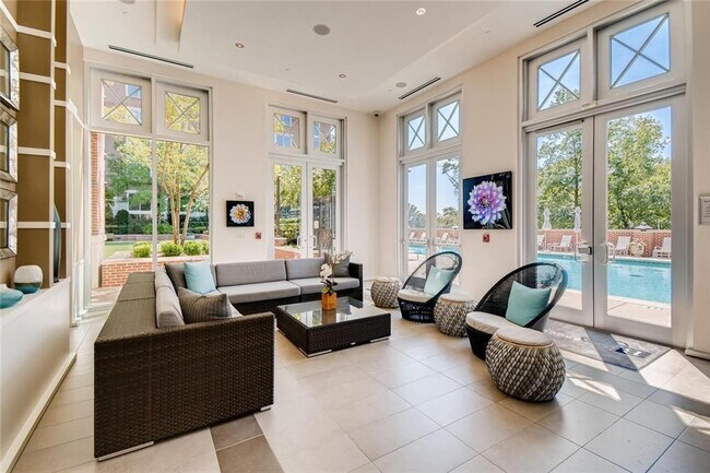 Building Photo - 1820 Peachtree Rd NW