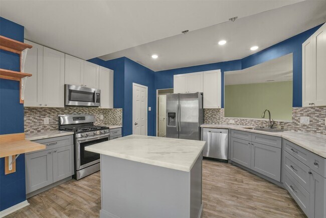 Building Photo - 14606 Vaughnville Dr