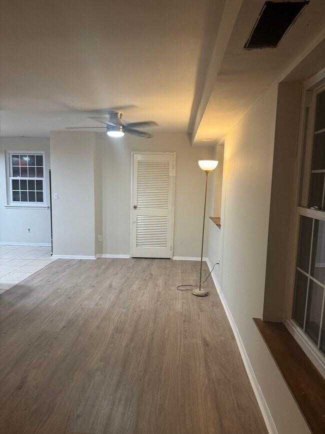 Building Photo - 4000 Gypsy Ln