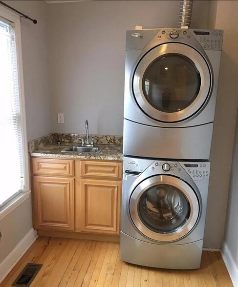 Building Photo - 1013 W Cross St