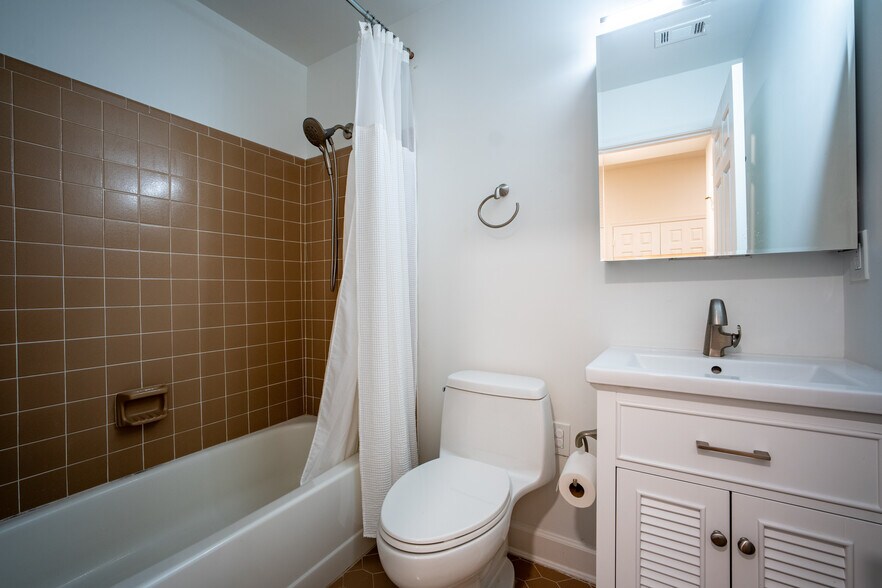 Basement Bathroom - 7624 Wheatcroft Ct