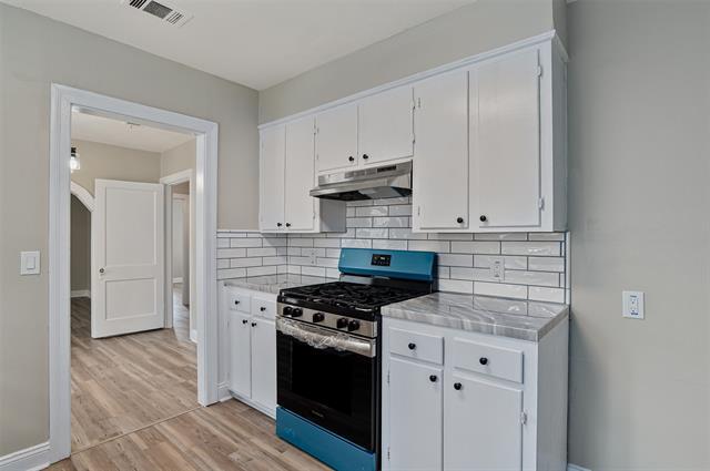 Building Photo - 653 College St