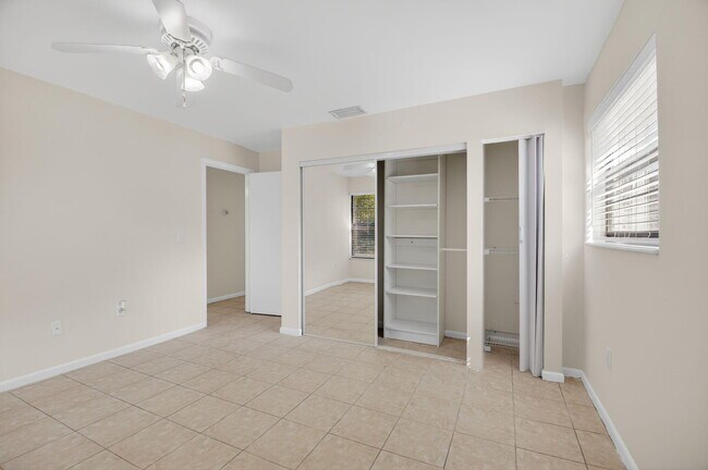 Building Photo - 10157 La Reina Rd