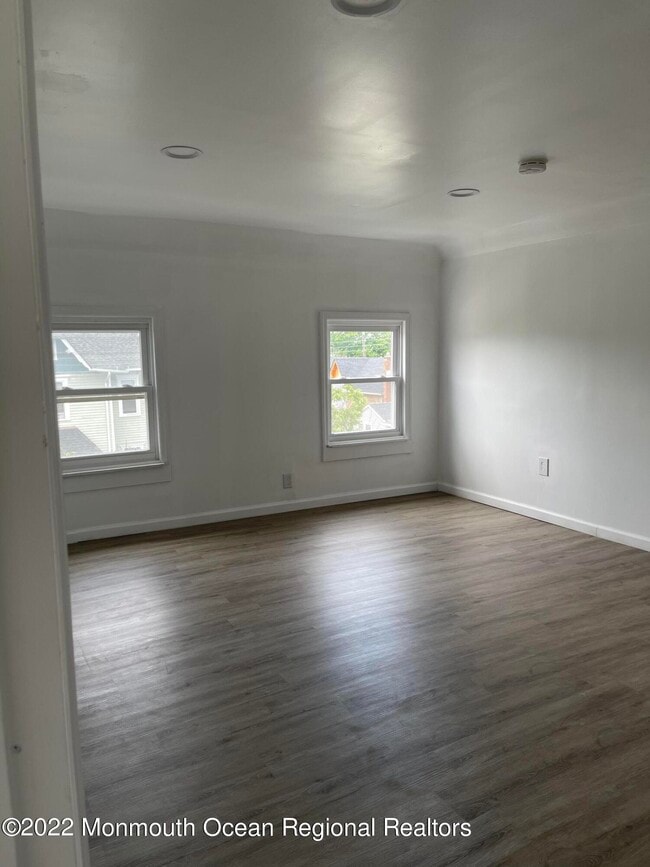 Building Photo - 309 2nd Ave