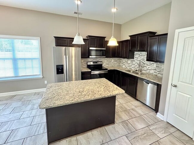 Building Photo - Now Leasing a 5 Bedroom 3 Bath Home In Oli...