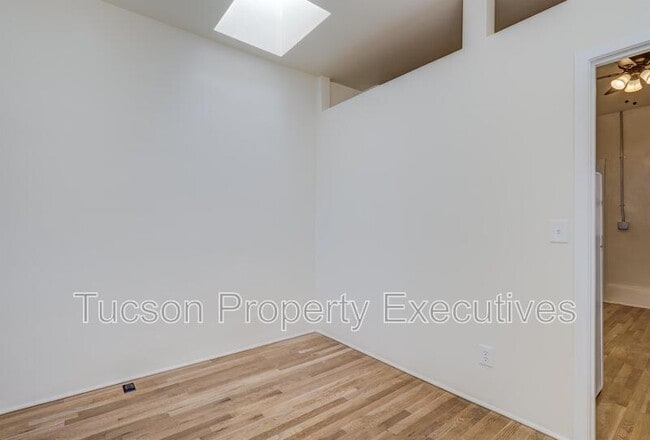 Building Photo - 89 W Simpson St