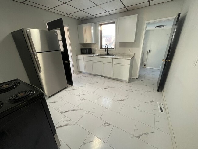 Building Photo - Click the “Apply Now” button or email wapmrentals@gmail.com for a prompt response.