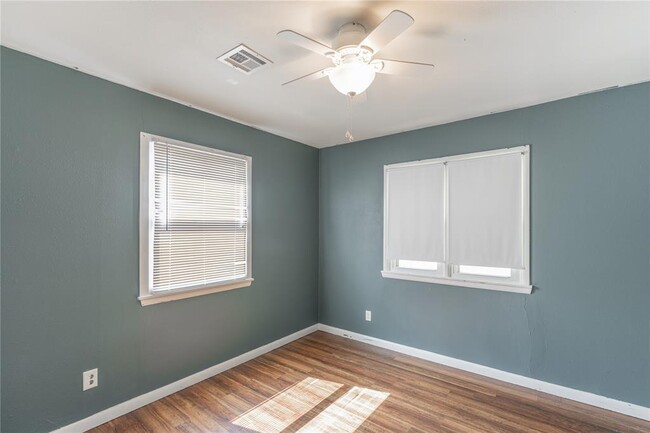 Building Photo - 718 Highland Pkwy