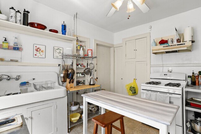 Building Photo - 1342 Rutledge St