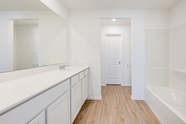 Building Photo - 17827 Pemswood Dr