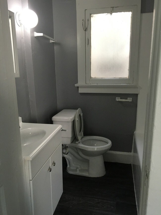 Building Photo - 457 Witmer St