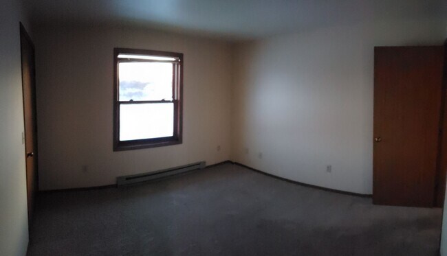 Building Photo - 532 E Bronson Rd