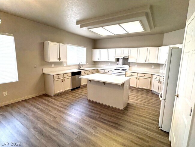 Building Photo - 8504 Crest Hill