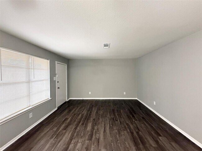 Building Photo - 3643 N MacGregor Way