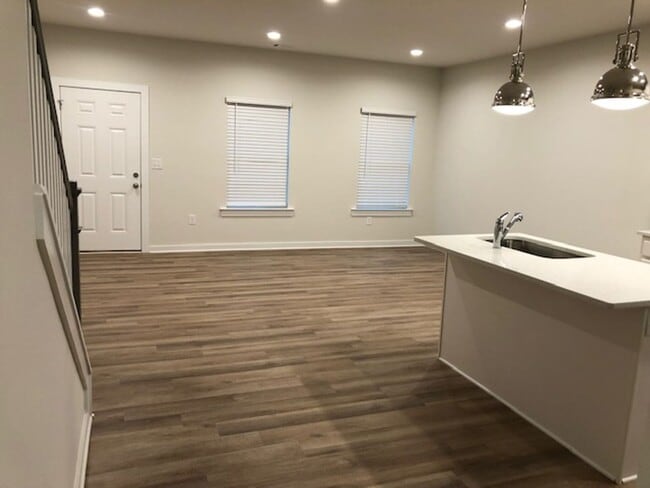 Building Photo - Beautiful Townhome in Athens!