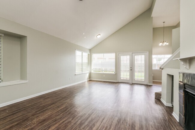 Building Photo - 2503 Silver Trumpet Dr