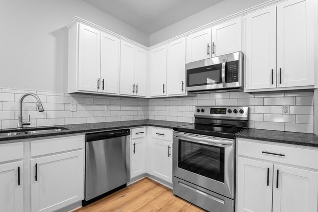 Building Photo - Argenta 1 Bed 1.5 Bath Luxury Energy Effic...