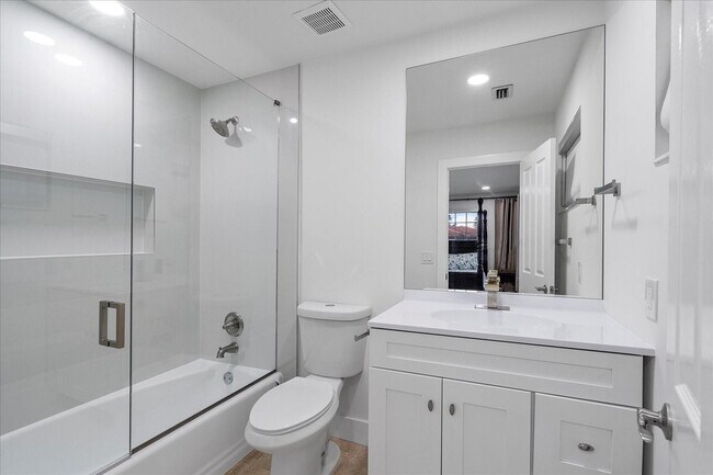 Building Photo - 1421 Ponce de Leon Dr