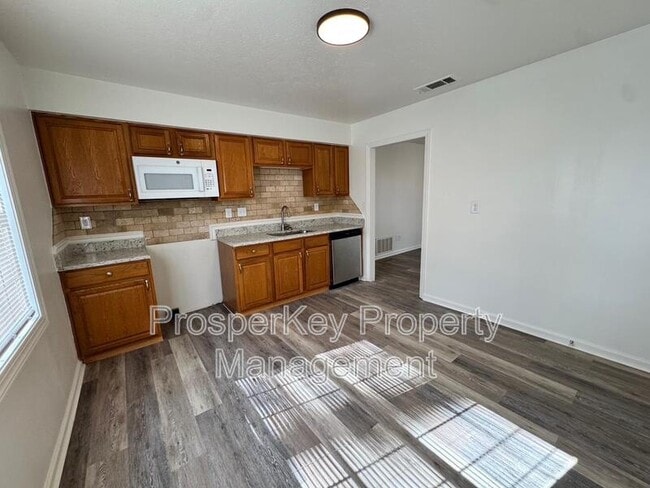 Building Photo - 6428 Luna Dr