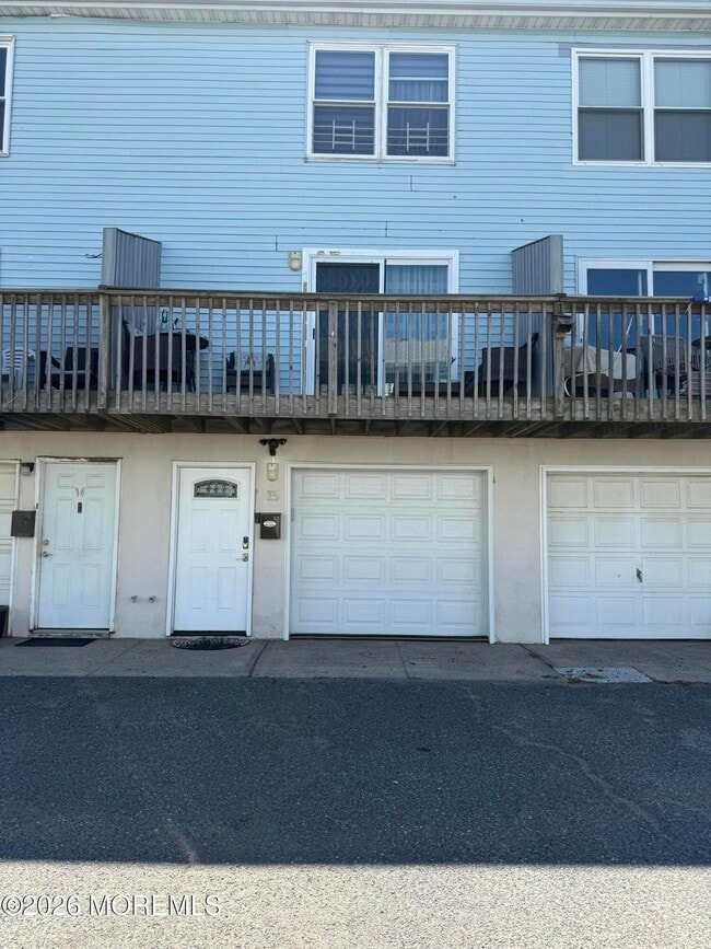 Building Photo - 15 Beachway Ave